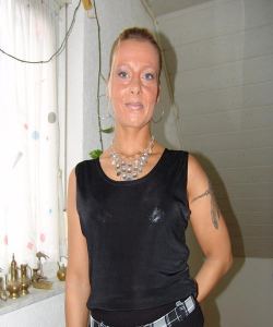 <p class='ppt-number'>221 779 + PIN 018</p><p class='ppt-pricing-de'>1,99 Euro/Min.</p>